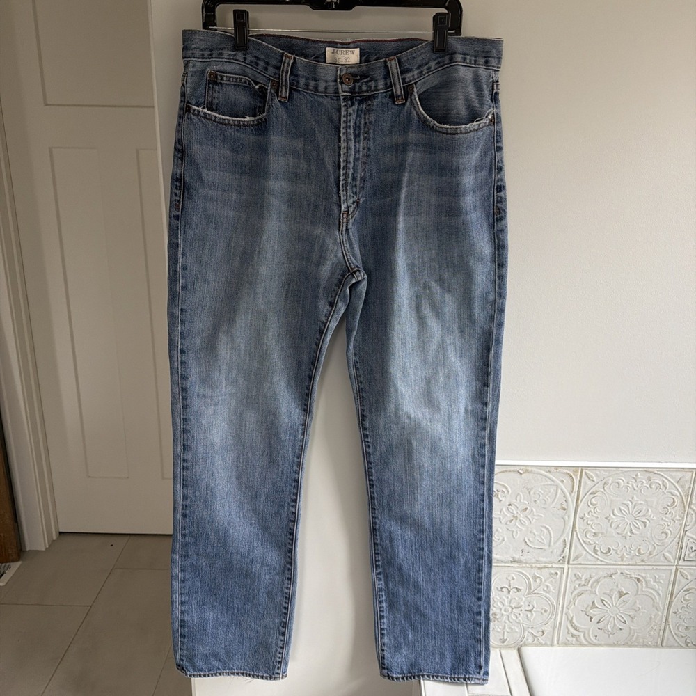 J.Crew Men's Straight Leg Relaxed Fit Jeans 35x32 Light Wash Some Distressing